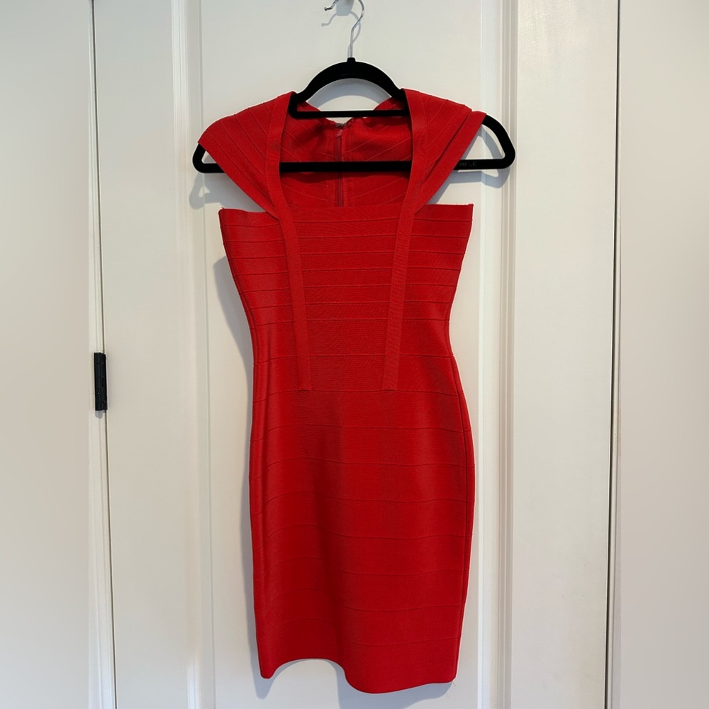 Red cap sleeve bandage dress